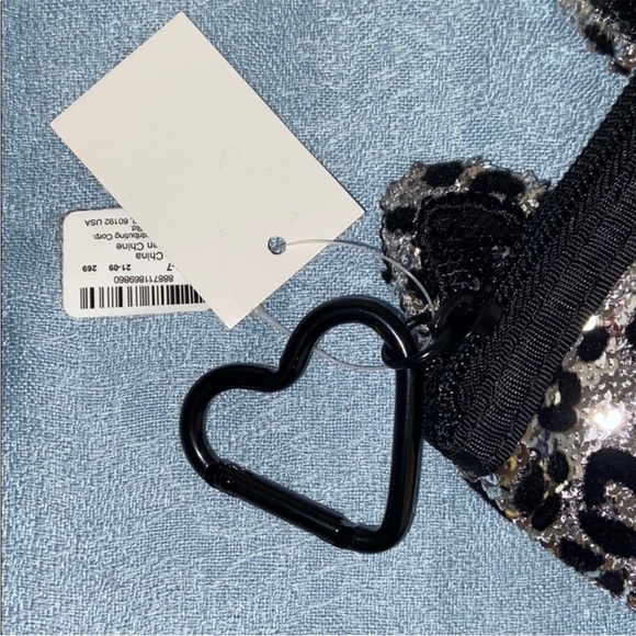 🔥FREE w/Purchase NWT Kitty Cat change purse, scrunchies lipstick, make up holde - Picture 2 of 4